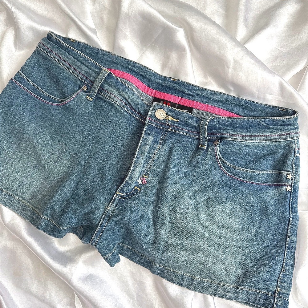 Mecca Femme Y2K Denim Shorts Medium Wash Pink Stitching Star Rivets Size 13/14